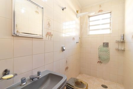 Casa à venda com 109m², 2 quartos e 2 vagasBanheiro 1