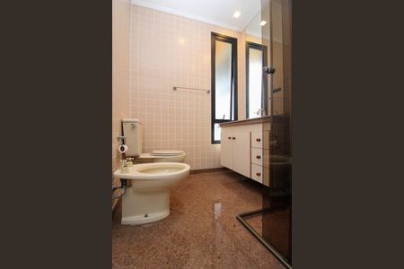 Apartamento para alugar com 210m², 3 quartos e 3 vagas Apartamento para alugar com 210m², 3 quartos e 3 vagasBanheiro Escritório