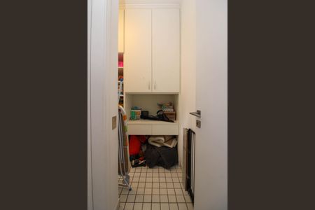 Apartamento para alugar com 210m², 3 quartos e 3 vagas Apartamento para alugar com 210m², 3 quartos e 3 vagasQuarto de Serviço