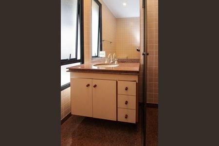 Apartamento para alugar com 210m², 3 quartos e 3 vagas Apartamento para alugar com 210m², 3 quartos e 3 vagasBanheiro Escritório