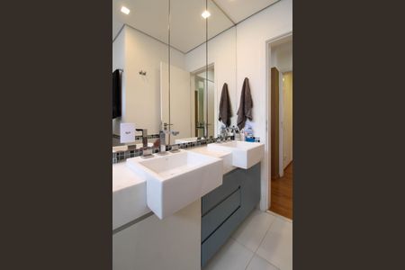 Apartamento para alugar com 210m², 3 quartos e 3 vagas Apartamento para alugar com 210m², 3 quartos e 3 vagasBanheiro Suíte 2