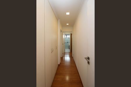 Apartamento para alugar com 210m², 3 quartos e 3 vagas Apartamento para alugar com 210m², 3 quartos e 3 vagasCorredor Suítes