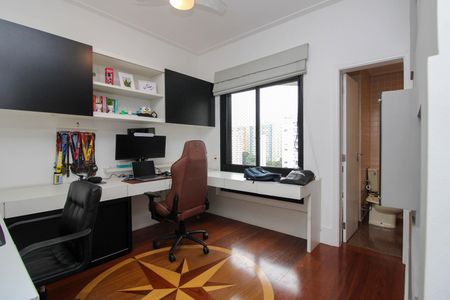 Apartamento para alugar com 210m², 3 quartos e 3 vagas Apartamento para alugar com 210m², 3 quartos e 3 vagasEscritório