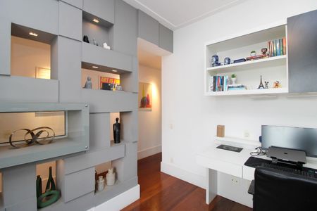 Apartamento para alugar com 210m², 3 quartos e 3 vagas Apartamento para alugar com 210m², 3 quartos e 3 vagasEscritório