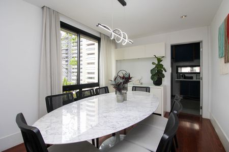 Apartamento para alugar com 210m², 3 quartos e 3 vagas Apartamento para alugar com 210m², 3 quartos e 3 vagasSala de jantar