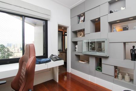 Apartamento para alugar com 210m², 3 quartos e 3 vagas Apartamento para alugar com 210m², 3 quartos e 3 vagasEscritório