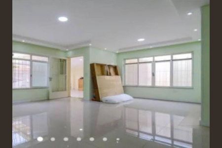Casa à venda com 3 quartos, 184m² em Vila Brasilina, São Paulo
