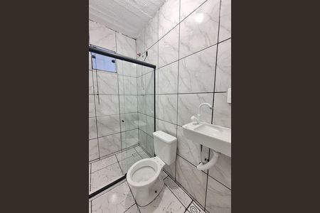 Banheiro de kitnet/studio para alugar com 1 quarto, 30m² em Parque Independencia, Duque de Caxias