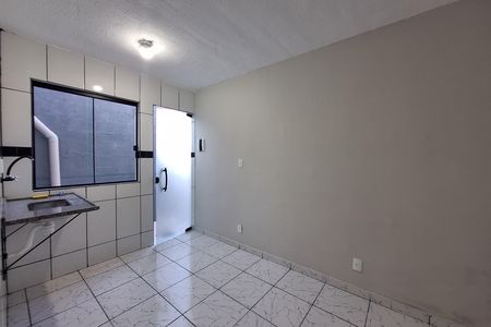 Sala/Cozinha de kitnet/studio para alugar com 1 quarto, 30m² em Parque Independencia, Duque de Caxias