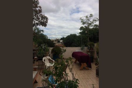 Casa à venda com 240m², 3 quartos e 2 vagas