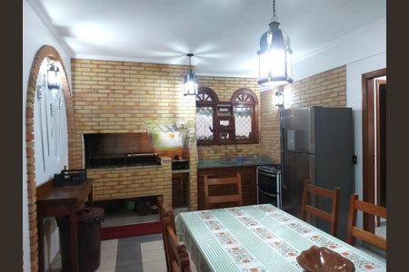 Casa para alugar com 4 quartos, 330m² em Super Quadra Morumbi, São Paulo