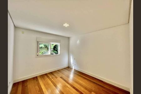 Casa para alugar com 4 quartos, 493m² em Pousada dos Bandeirantes, Carapicuíba