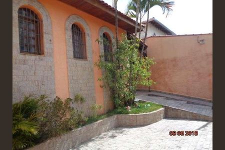 Casa à venda com 240m², 3 quartos e 4 vagas