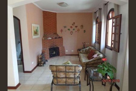 Casa à venda com 240m², 3 quartos e 4 vagas