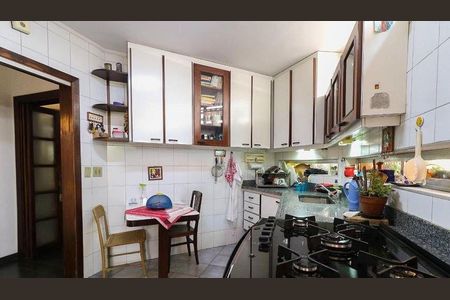 Casa à venda com 3 quartos, 170m² em Jardim Ester Yolanda, São Paulo