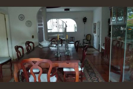 Casa à venda com 5 quartos, 350m² em Vila Sonia, São Paulo