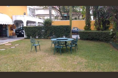 Casa à venda com 5 quartos, 350m² em Vila Sonia, São Paulo