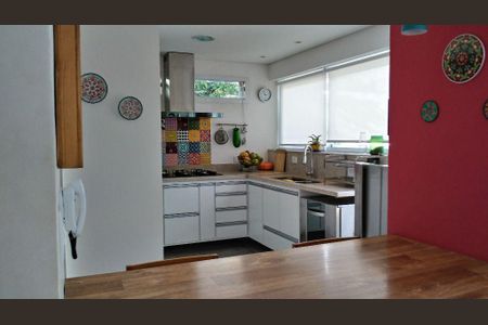 Casa à venda com 3 quartos, 222m² em Butantã, São Paulo