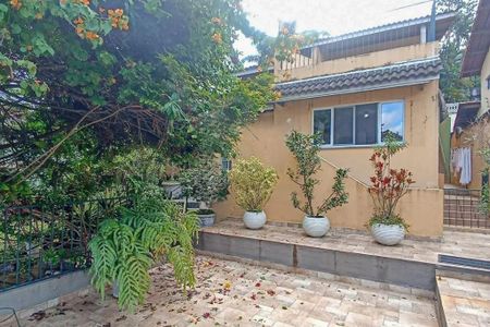 Casa à venda com 199m², 4 quartos e 2 vagas
