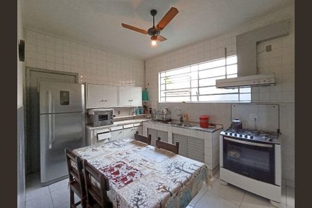 Casa à venda com 3 quartos, 206m² em Jardim Dona Sinha, São Paulo