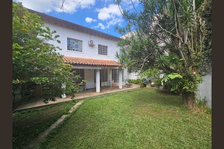 Casa à venda com 3 quartos, 209m² em Jardim Jussara, São Paulo