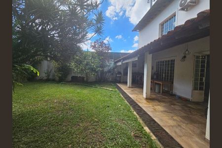 Casa à venda com 3 quartos, 209m² em Jardim Jussara, São Paulo
