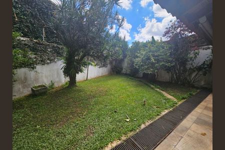 Casa à venda com 3 quartos, 209m² em Jardim Jussara, São Paulo