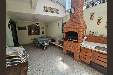 Casa à venda com 3 quartos, 150m² em Jardim Rizzo, São Paulo