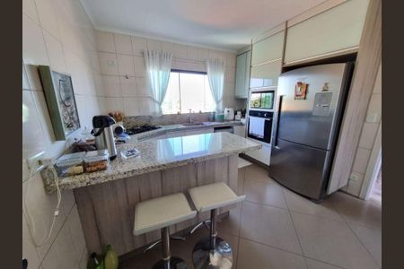 Casa à venda com 4 quartos, 200m² em Butantã, São Paulo