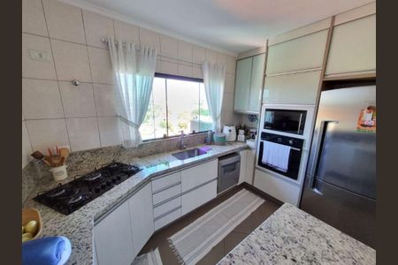 Casa à venda com 4 quartos, 200m² em Butantã, São Paulo