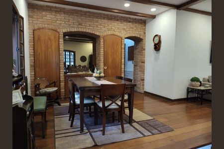Casa à venda com 4 quartos, 189m² em Butantã, São Paulo