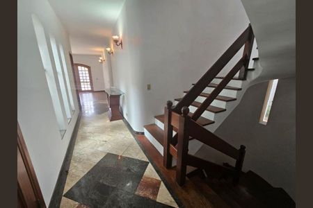 Casa à venda com 3 quartos, 303m² em Vila Sonia, São Paulo