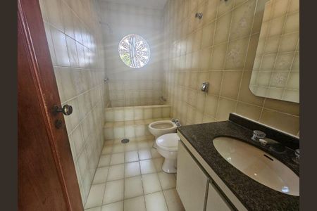Casa à venda com 303m², 3 quartos e 4 vagas