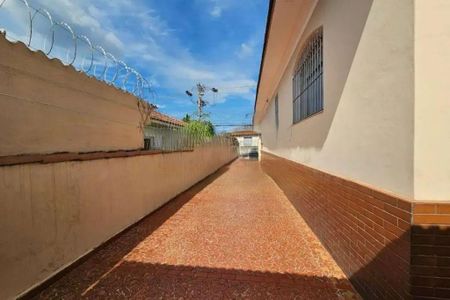 Casa à venda com 159m², 2 quartos e 6 vagas