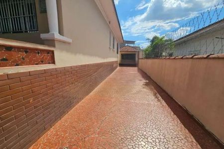 Casa à venda com 159m², 2 quartos e 6 vagas