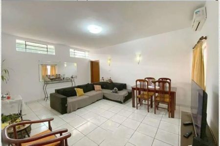 Casa à venda com 4 quartos, 200m² em Jardim Pinheiros, São Paulo