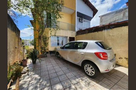 Casa à venda com 138m², 3 quartos e 2 vagas