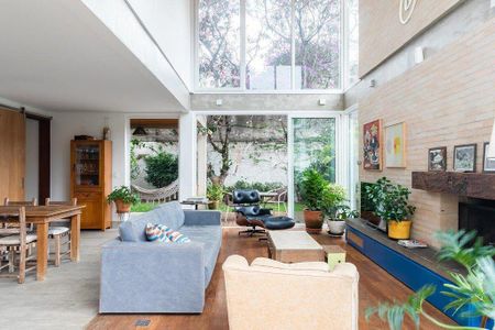 Casa à venda com 4 quartos, 225m² em Butantã, São Paulo