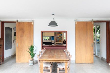 Casa à venda com 4 quartos, 225m² em Butantã, São Paulo