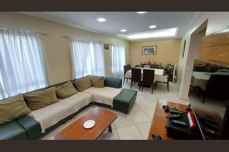 Casa à venda com 3 quartos, 305m² em Jardim Monte Kemel, São Paulo