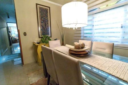 Casa à venda com 250m², 4 quartos e 2 vagas