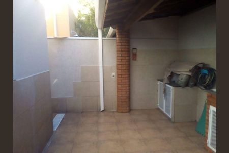 Casa à venda com 4 quartos, 187m² em Jardim Jucara, São Paulo