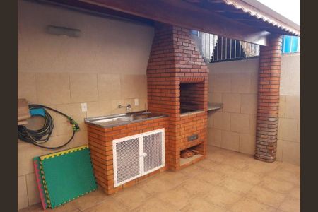 Casa à venda com 4 quartos, 187m² em Jardim Jucara, São Paulo