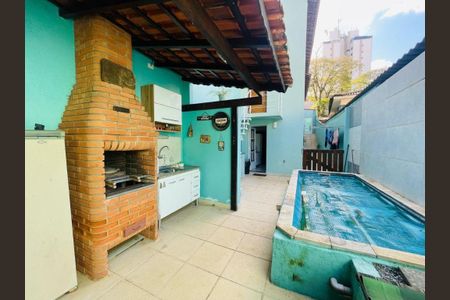 Casa à venda com 230m², 3 quartos e 2 vagas