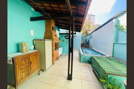 Casa à venda com 230m², 3 quartos e 2 vagas