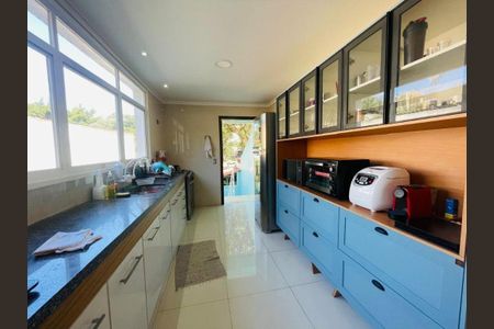 Casa à venda com 230m², 3 quartos e 2 vagas