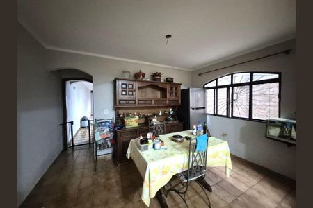 Casa à venda com 4 quartos, 205m² em Jardim Pinheiros, São Paulo