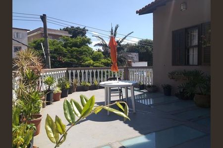 Casa à venda com 146m², 4 quartos e 2 vagas