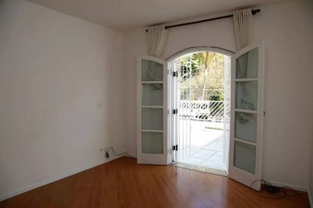 Casa à venda com 119m², 3 quartos e 2 vagas