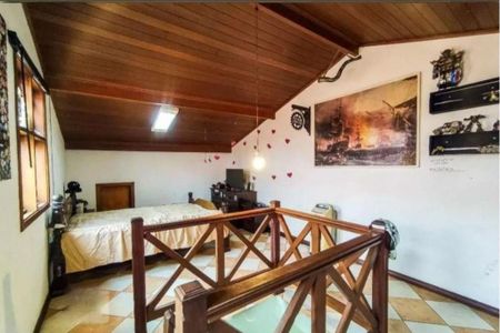 Casa à venda com 202m², 3 quartos e 3 vagas
